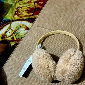 Jenni ear muffs as you can see in the pictures